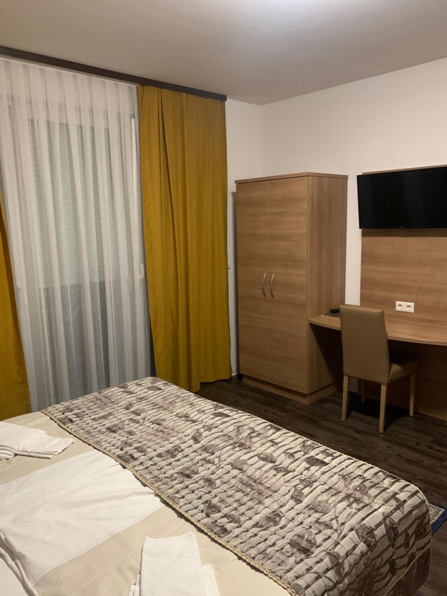 Hotel Pizzeria Da Beni Kochersteinsfeld 外观 照片