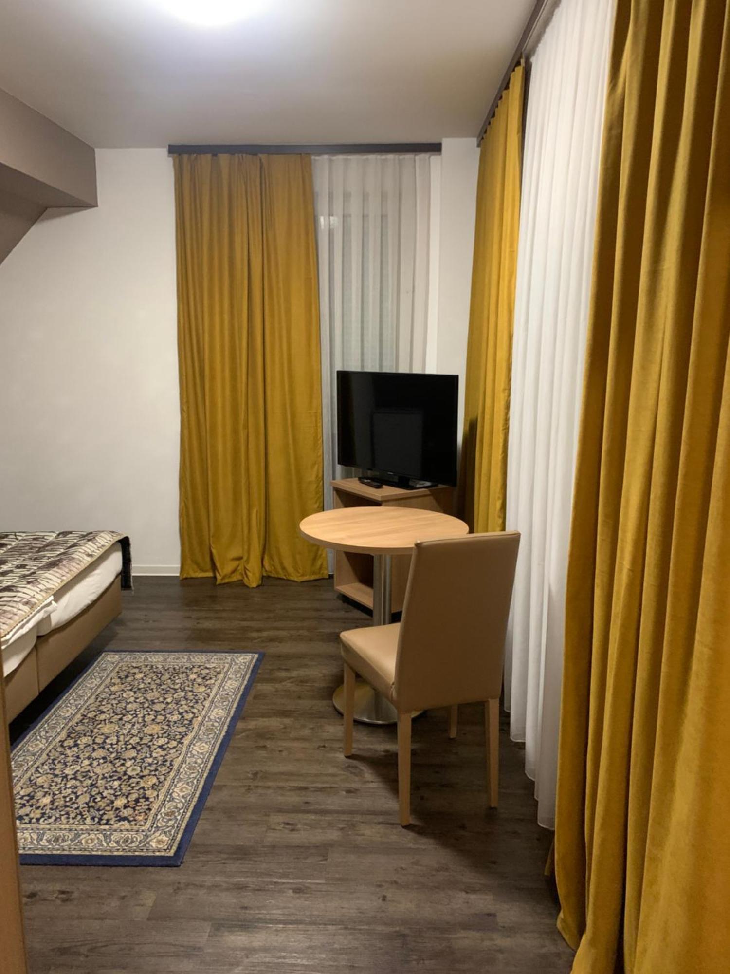 Hotel Pizzeria Da Beni Kochersteinsfeld 外观 照片